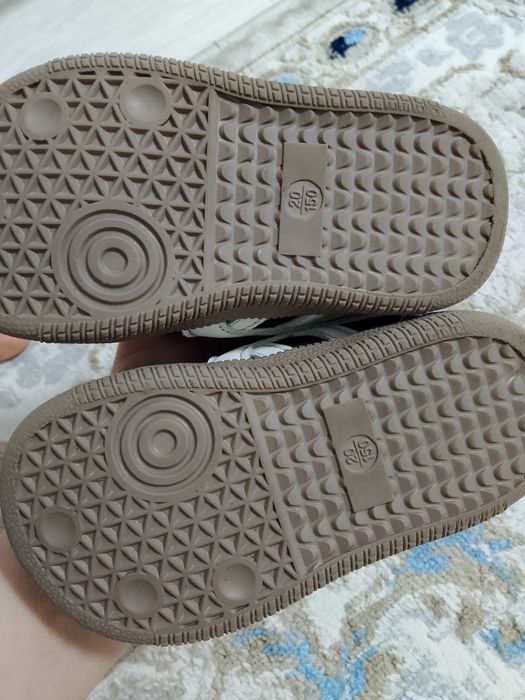 Кроссовки детские рр 20