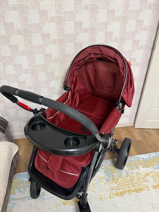 Продам красную коляску
