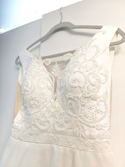 Vand rochie de mireasă elegantă tip A line.