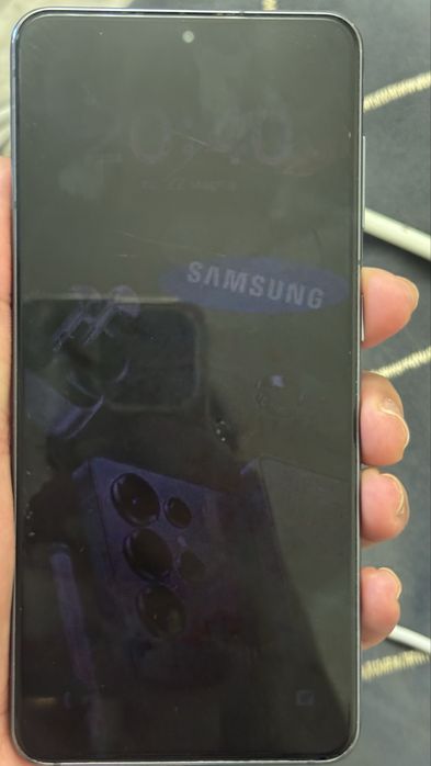 Самсунг s21 в хорошем состоянии