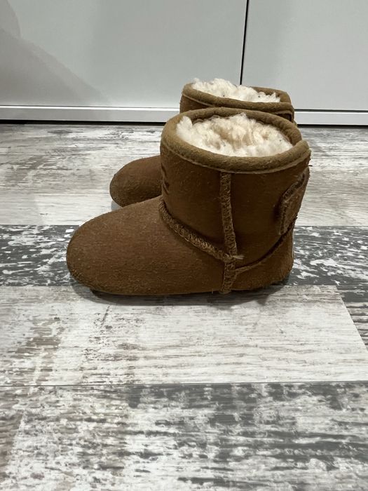 Апрески Ugg 2/3 размер 6- 12 месеца