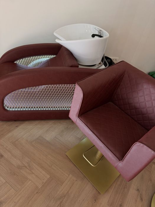 Scafa coafor si scaune de lucru