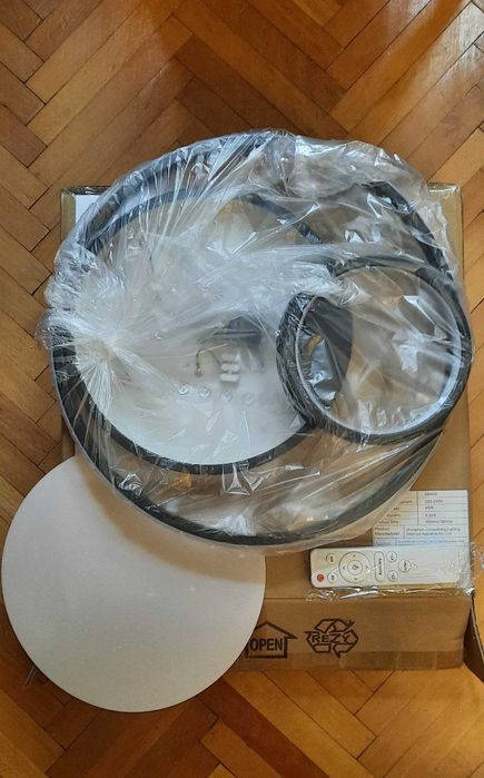 Plafoniera modernă cu LED si Lampadar