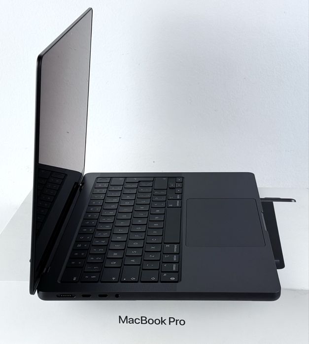 Apple MacBook Pro 14'' M4 16RAM 512SSD Black 100% Батерия! Гаранция!