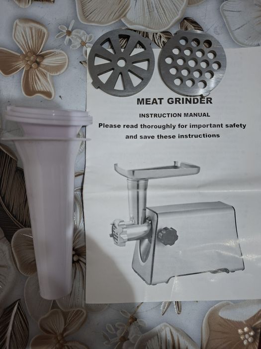 Продаётся электромясорубка Vitek