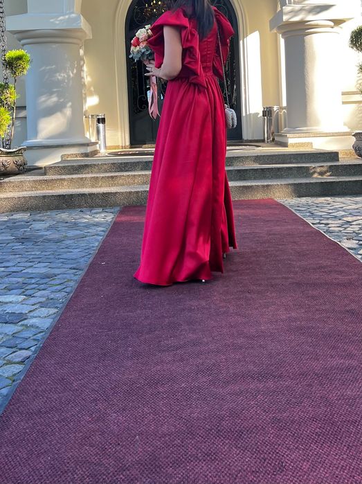 Rochie eleganta de seara cu volanase si decolteu in V pentru eveniment