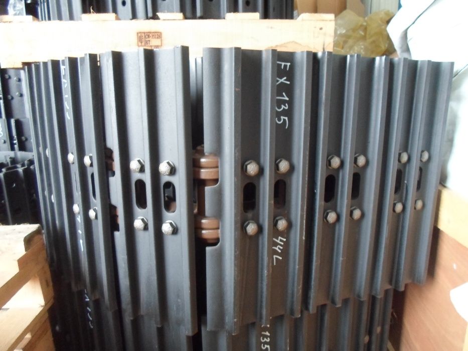 Металлическая гусеница Komatsu