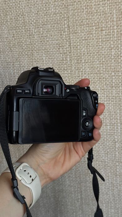 Фотоаппарат, камера canon 250D