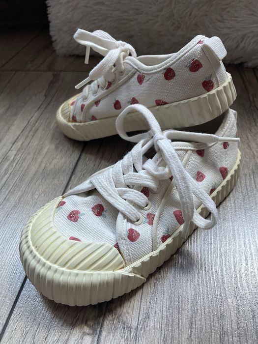 Zara кецове с ягодки, 26 номер