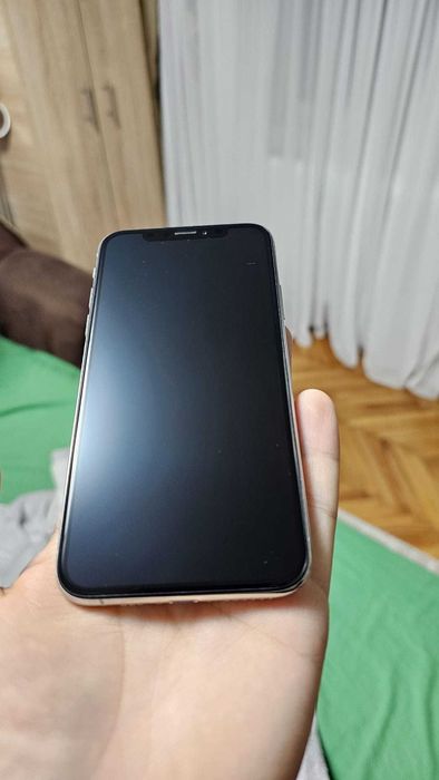 iPhone XS Silver – 64GB – Baterie 100% + 4 Huse Cadou