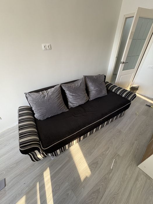 Продам диван с пледом