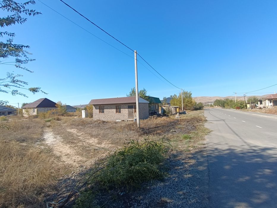 Участок с времянкой