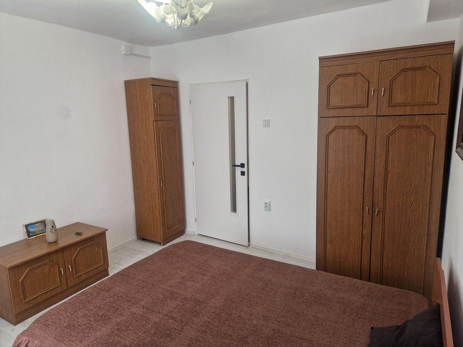 Vand camera stil garsoniera  cu baie si bucatarie proprie