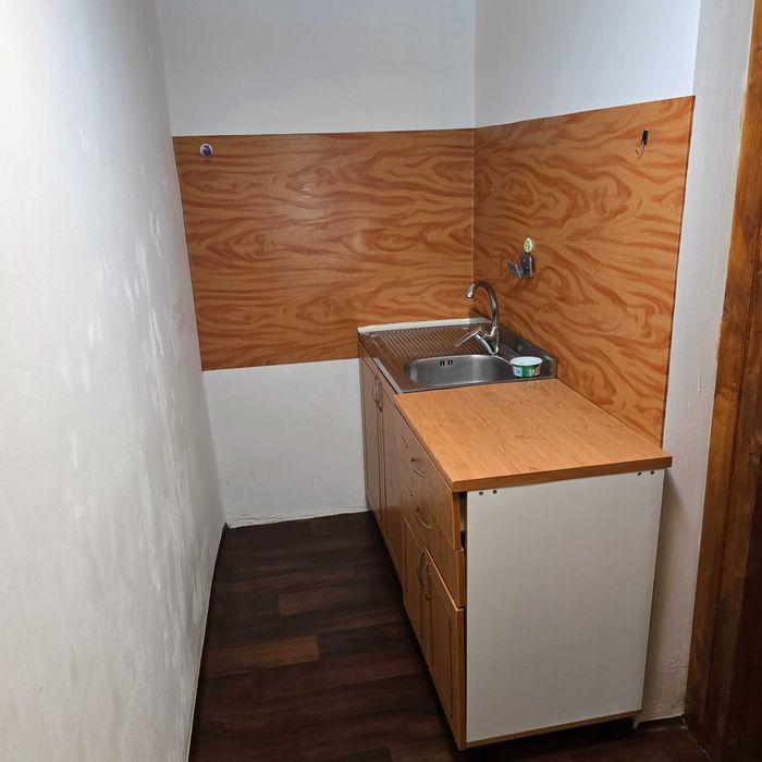 Proprietar inchiriez apartament o camera spatios