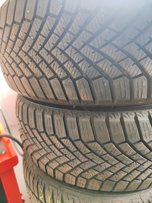 2бр.зимни гуми 215/55/17 Yokahama
