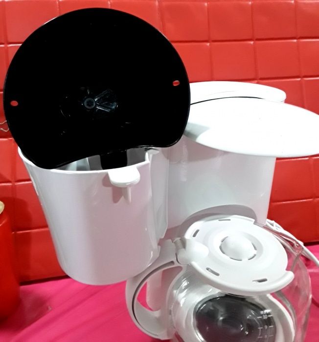 CAFETIERA BLUESKY  capacitate 1,2 l (10-12cesti) - NOUĂ - 60 Lei