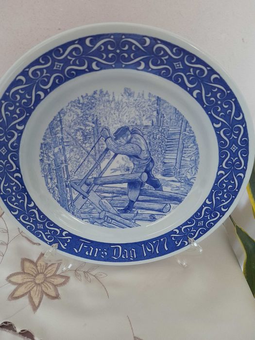 Порцеланови чинии за стена