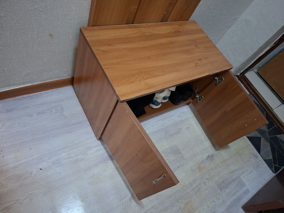 Продам прихожую б/у