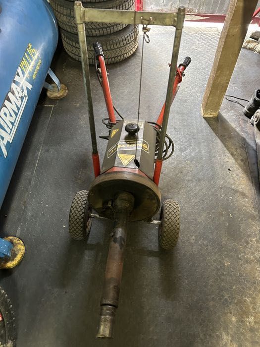 Машина за развиване на гуми