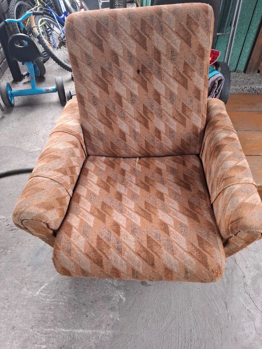 Продаю диван с 2 креслами