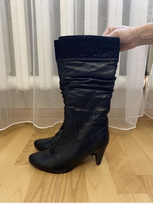 Женские замшевые туфли и новые зимние сапоги