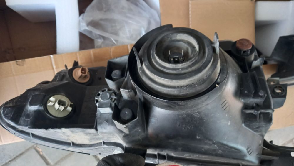 Фары на митсубиши Паджеро 2003