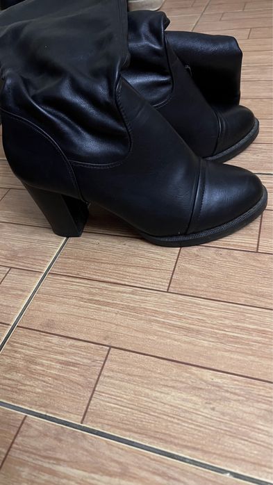 Демисезонные сапоги размер 38-39, ботфорты , на худую  ногу