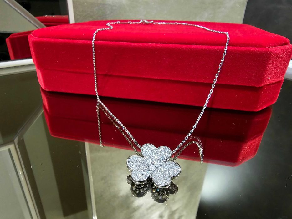 Van Cleef & Arpels VCA Silver Frivole Diamond Clover Дамско Колие