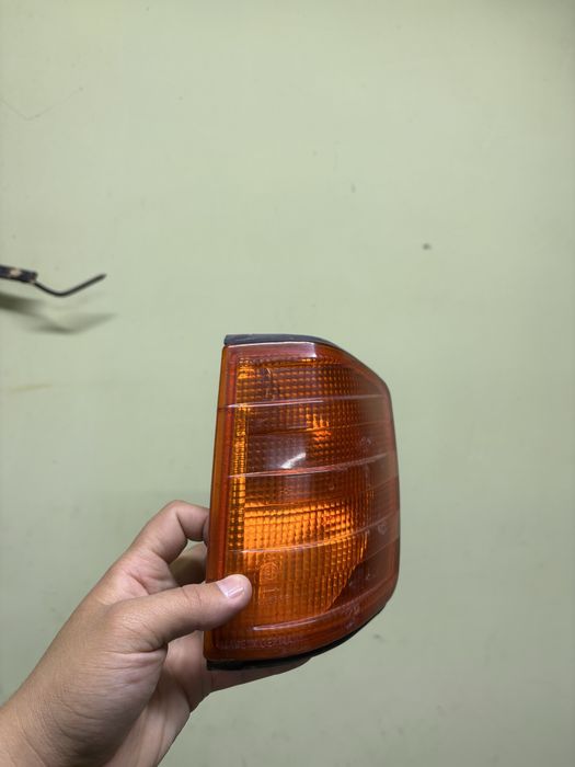 Продам Фар на Мерседес 190 W201 оригинал