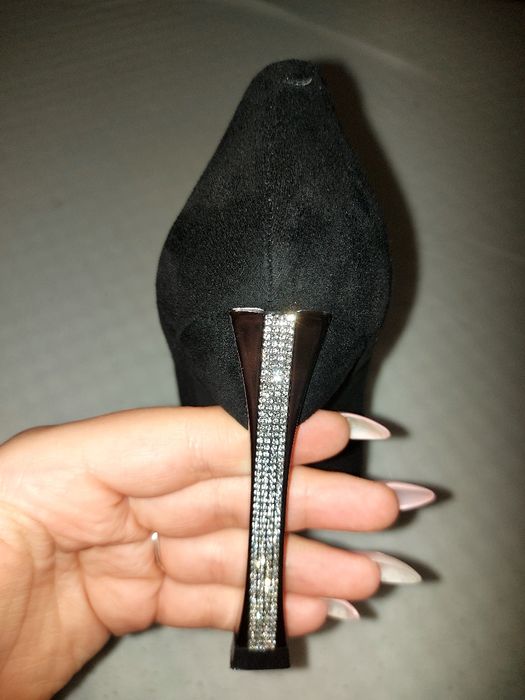 Елегантни обувки с ток