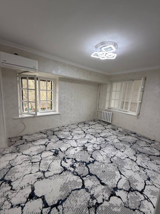 Своя! Юнусабад-4, «30-дом» Автосалон, 2/3/4, кирпич, 52м2, сред ремонт