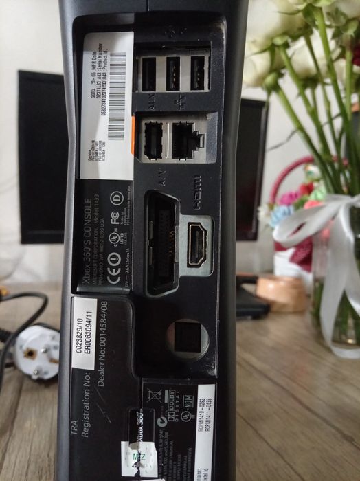Xbox 360 Slim Sotiladi 250 gb + proshivka + kinect