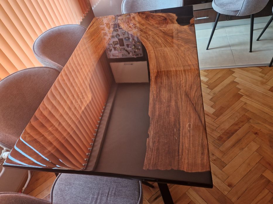 Маса от смола с орехови янове