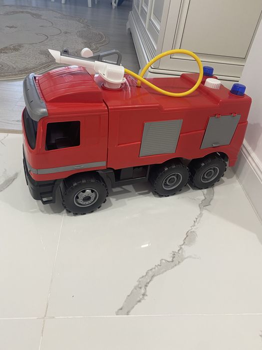 Masina de pompieri mare cu tun de apa