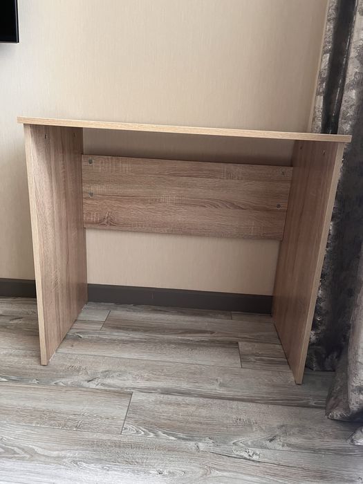 Стол деревянный