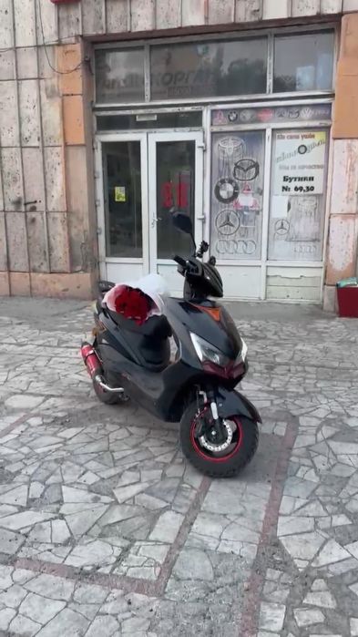В продаже скутер м8 про