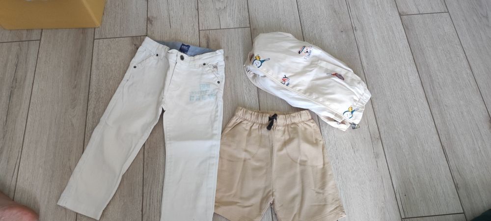 Лот 98 бели дънки, тънко яке, къси панталони