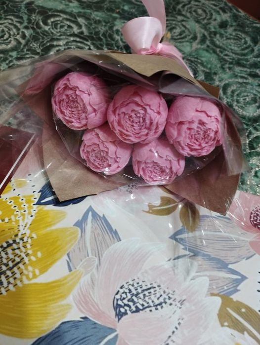 Сладкие букеты из шоколада