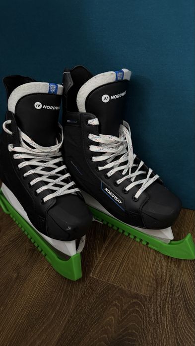 Коньки (хоккейные)