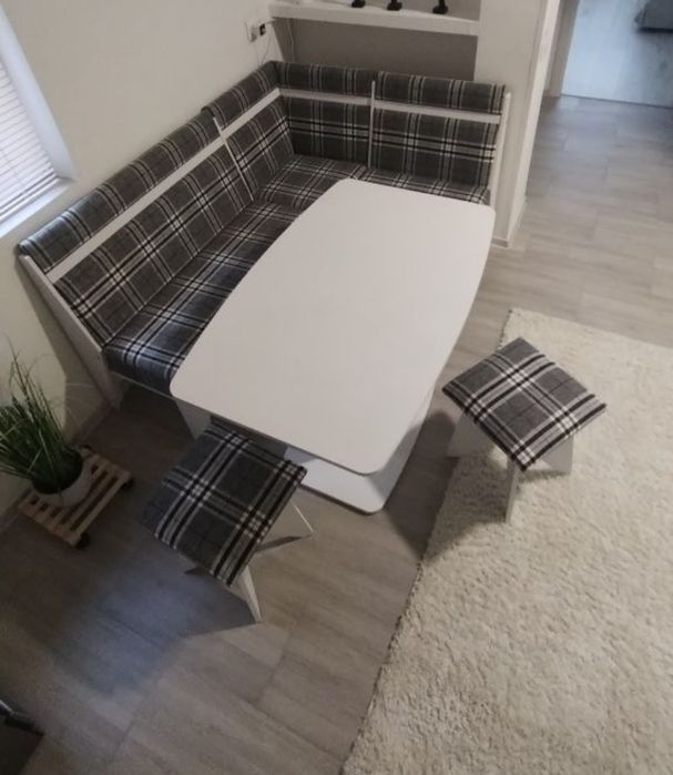 Set bucătărie/ masă/ 2 scaune / bancă colțar