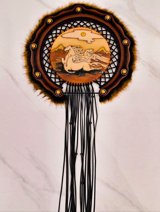 Настенное панно из кожи ручной работы