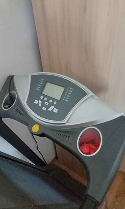 Vând bandă de alergare puțin folosită,în stare bună,preț negociabil 1000 ron