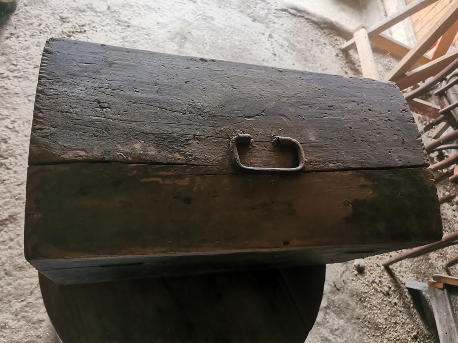 Lada, cufar, lemn masiv foarte veche patina originala