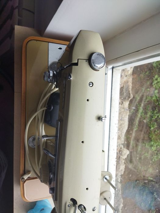 Продам швейную машинку