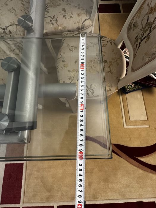 Кухонный стеклянный стол