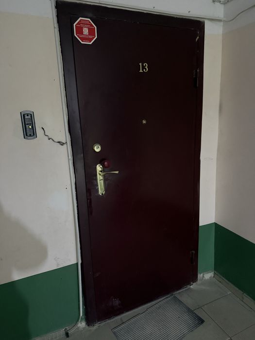 Продаю двери входные железные