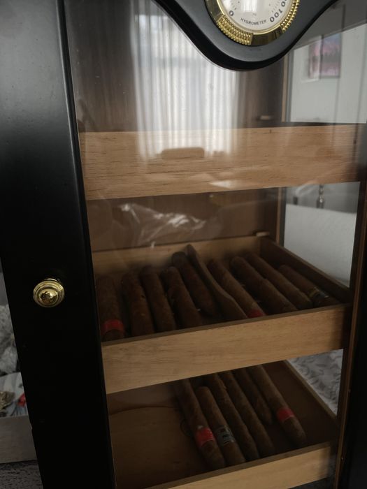 Шкаф для сигар, деревянный
