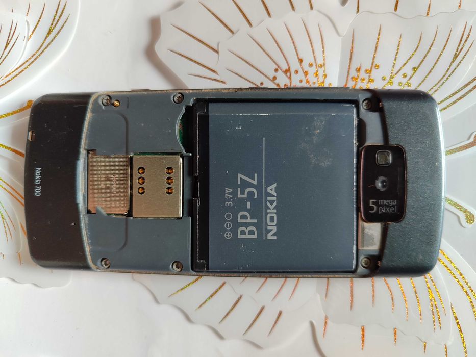 Продаю Nokia 700