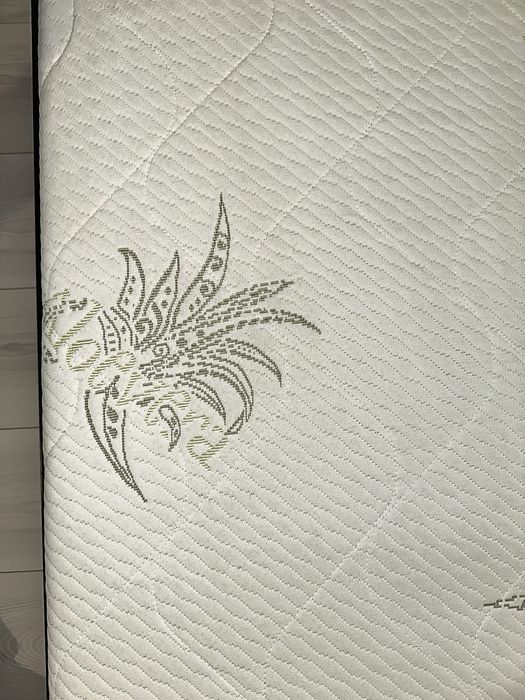 Curățare canapea saltea covor tapițerie mobilier textil