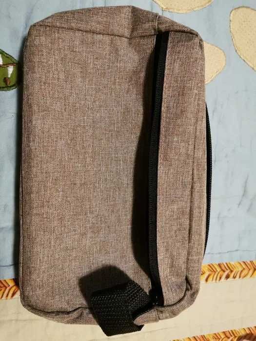 Gentută de voiaj-dimensiuni 22 x 11 x 15 cm-pret fix